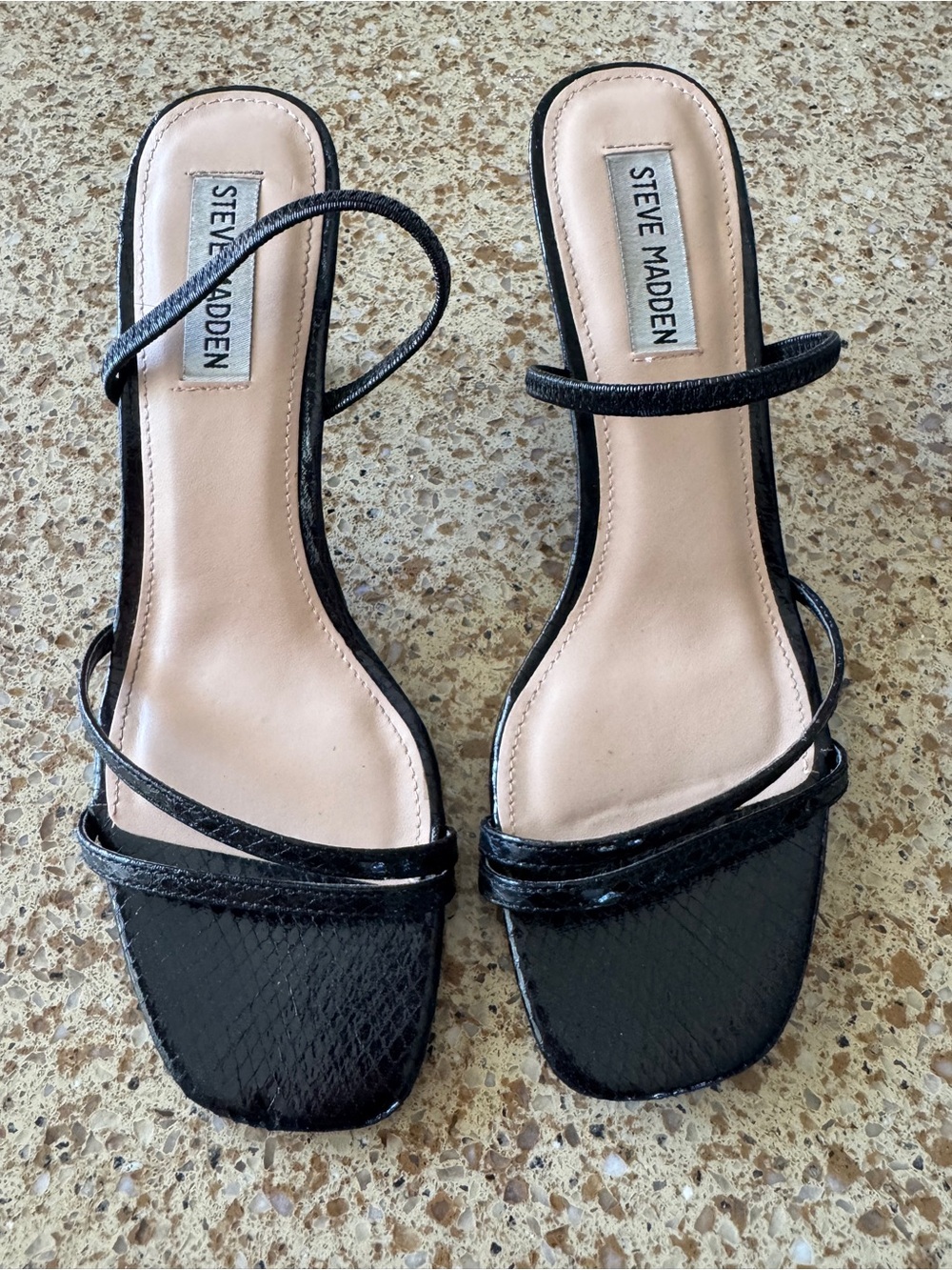 Steve Madden “Loft” black strappy sandals in women’s size 8.5. Features a glossy